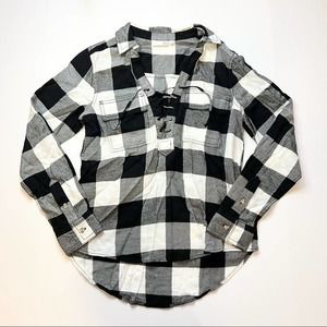 SO checkered plaid long‎ sleeve blouse black white lace up v neck top Size small